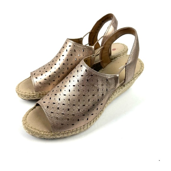 Unstructured Clarks Petrina Gail Espadrilles 8 Wedges Gold Metallic Leather New - Picture 1 of 12